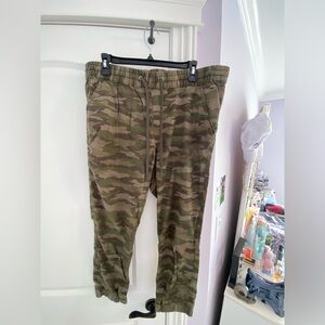 Levi Camo Joggers